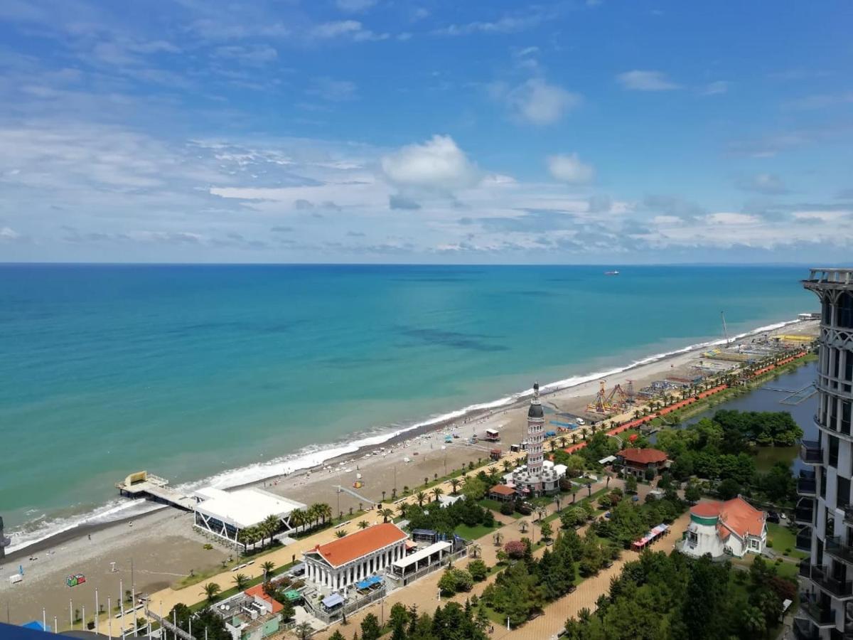 Sea To Sky Beachfront Studio Apartment With Stunning Sea Views In Batumi Exterior photo