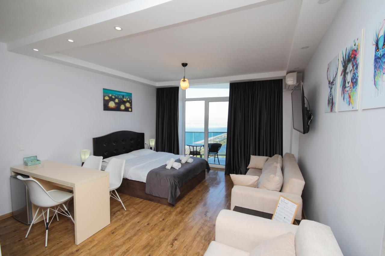 Sea To Sky Beachfront Studio Apartment With Stunning Sea Views In Batumi Exterior photo