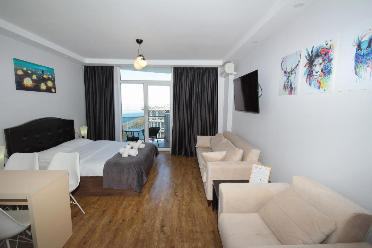 Sea To Sky Beachfront Studio Apartment With Stunning Sea Views In Batumi Exterior photo