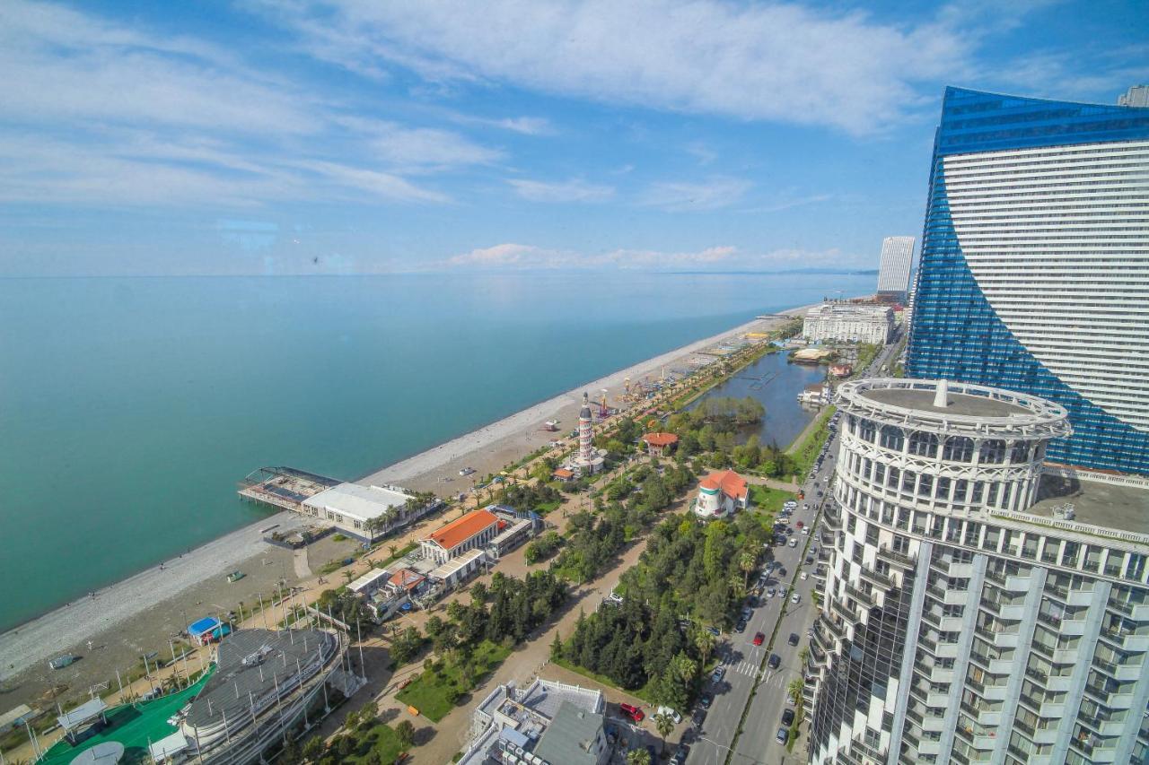 Sea To Sky Beachfront Studio Apartment With Stunning Sea Views In Batumi Exterior photo