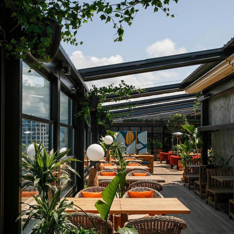 Sea To Sky Beachfront Studio Apartment With Stunning Sea Views In Batumi Exterior photo