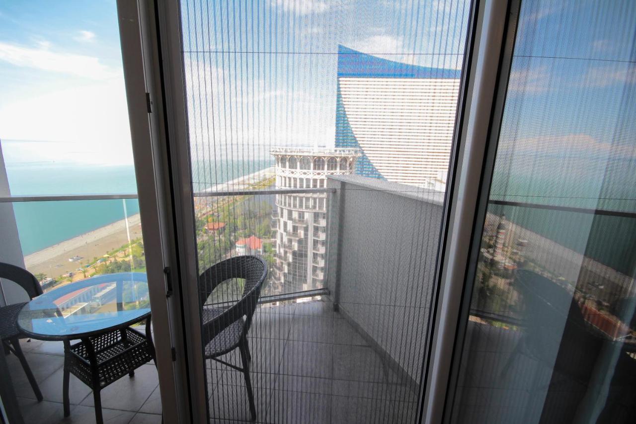 Sea To Sky Beachfront Studio Apartment With Stunning Sea Views In Batumi Exterior photo