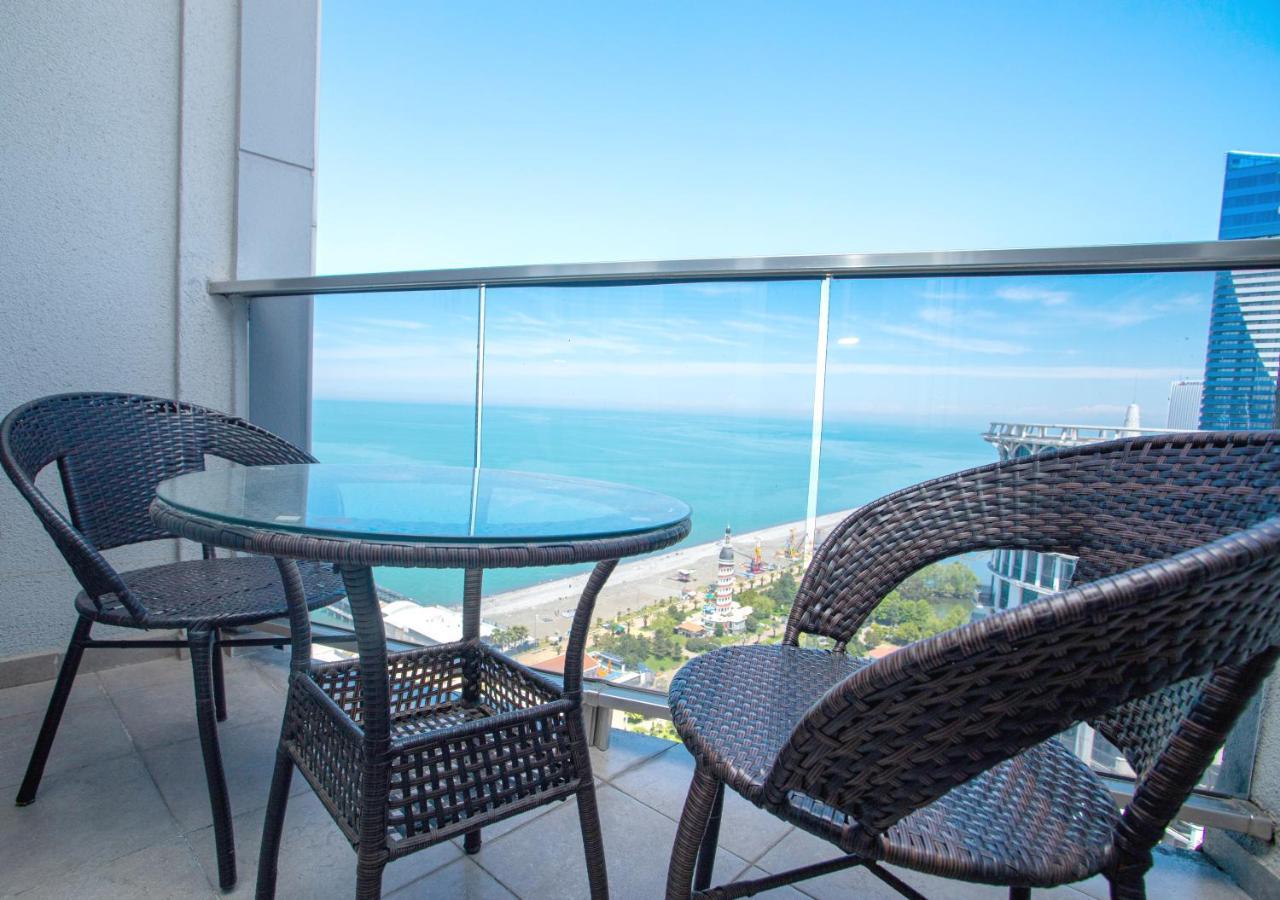 Sea To Sky Beachfront Studio Apartment With Stunning Sea Views In Batumi Exterior photo