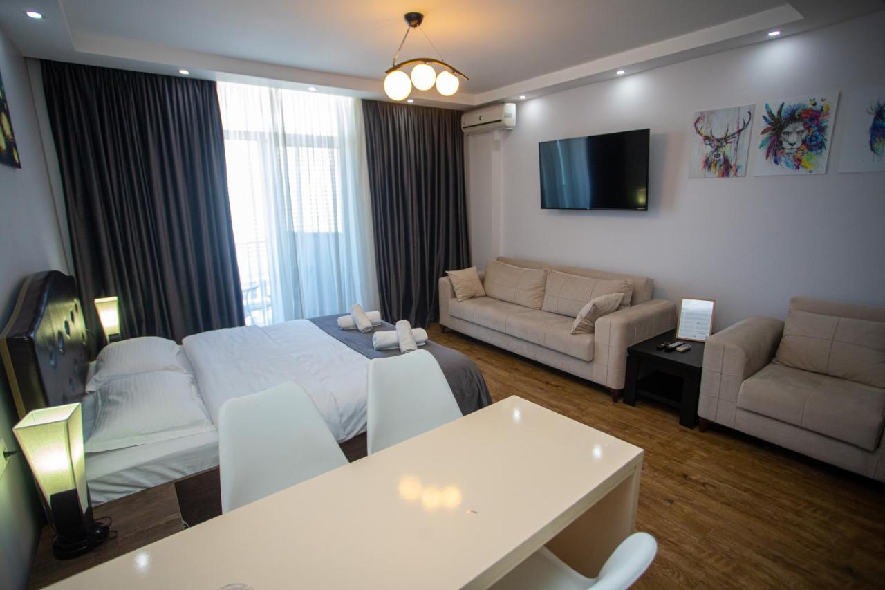 Sea To Sky Beachfront Studio Apartment With Stunning Sea Views In Batumi Exterior photo
