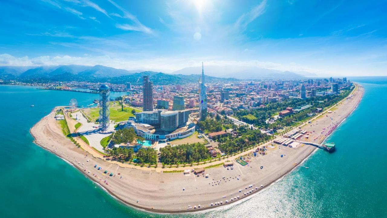 Sea To Sky Beachfront Studio Apartment With Stunning Sea Views In Batumi Exterior photo