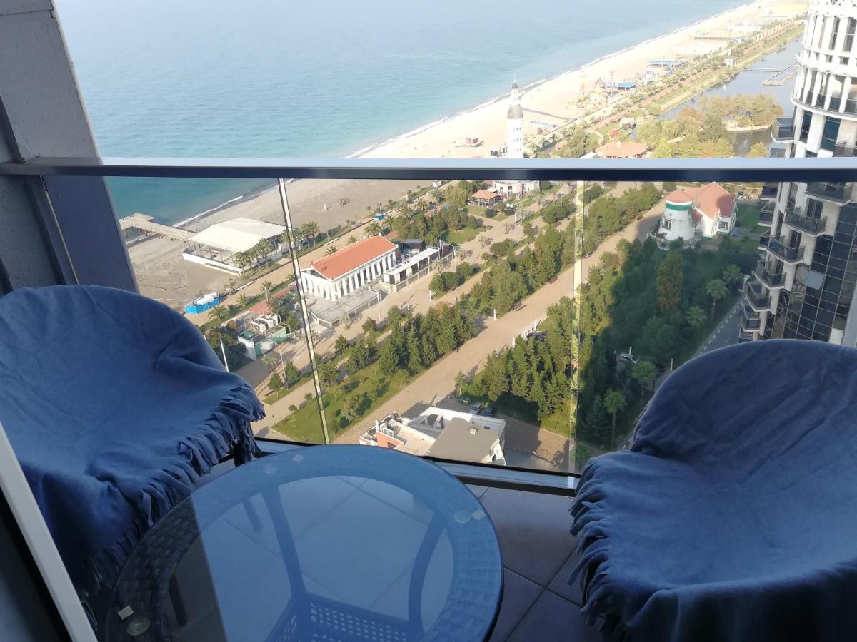 Sea To Sky Beachfront Studio Apartment With Stunning Sea Views In Batumi Exterior photo